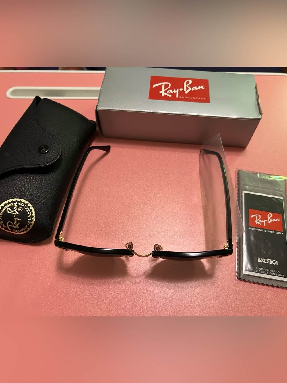 Ray-Ban Women’s Black and Gold Rimless Sunglasses RB 3016 Clubmaster
